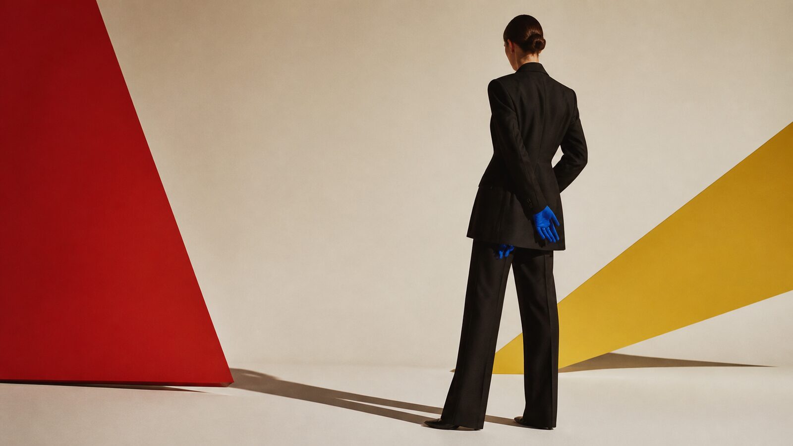 80s Editorial aesthetic: Tailoring dossier scene
