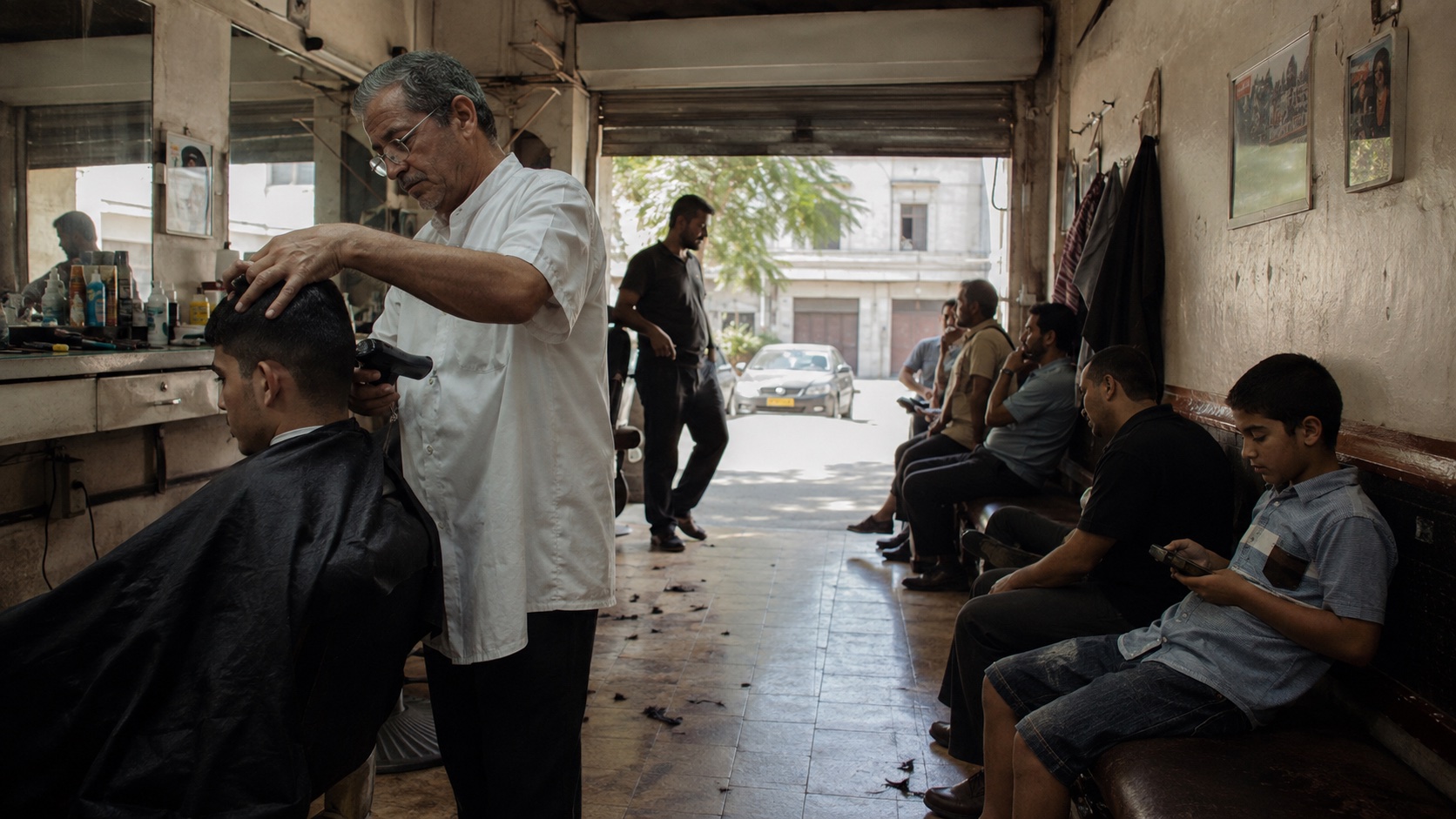 Documentary Photography aesthetic: Interior dossier scene