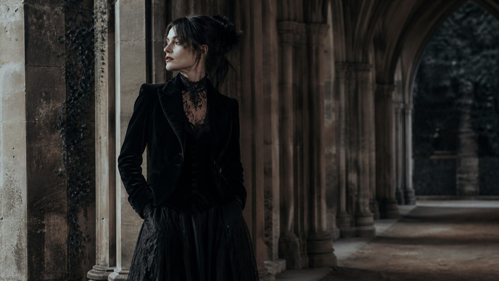 Gothic aesthetic: Fashion dossier scene