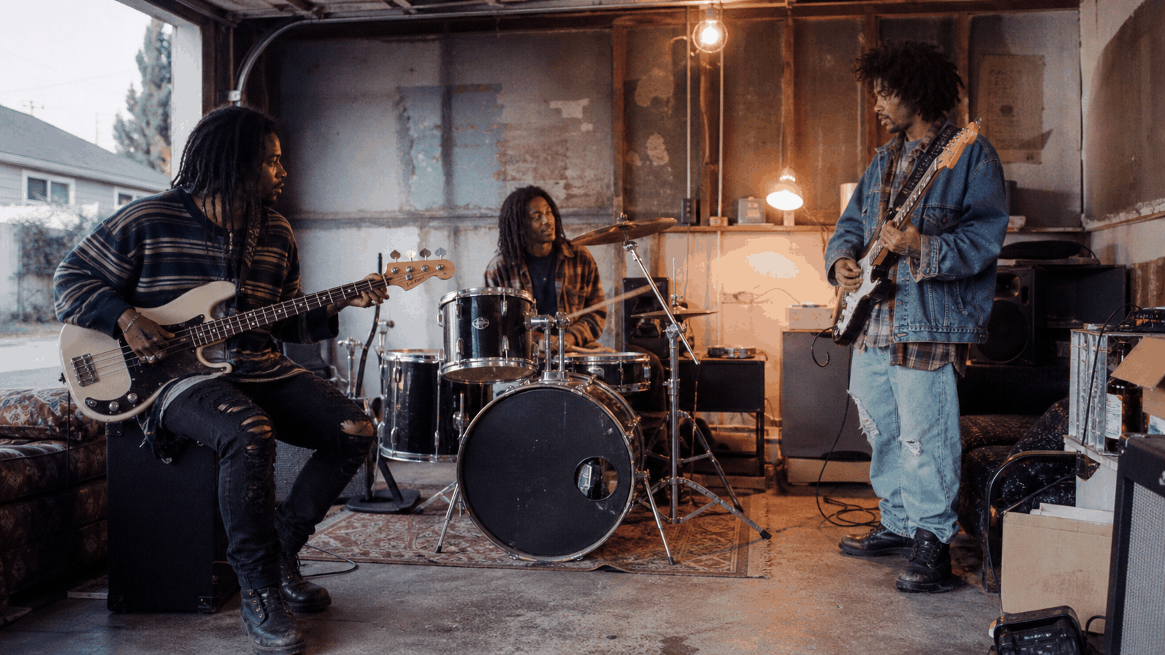 Grunge aesthetic: Stage dossier scene