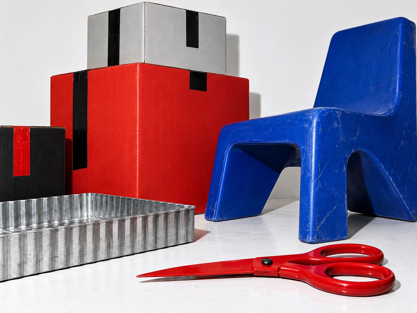 Rough graphic boxes, a blocky chair and corrugated tray turn workshop materials into Neo-Brutalism objects.