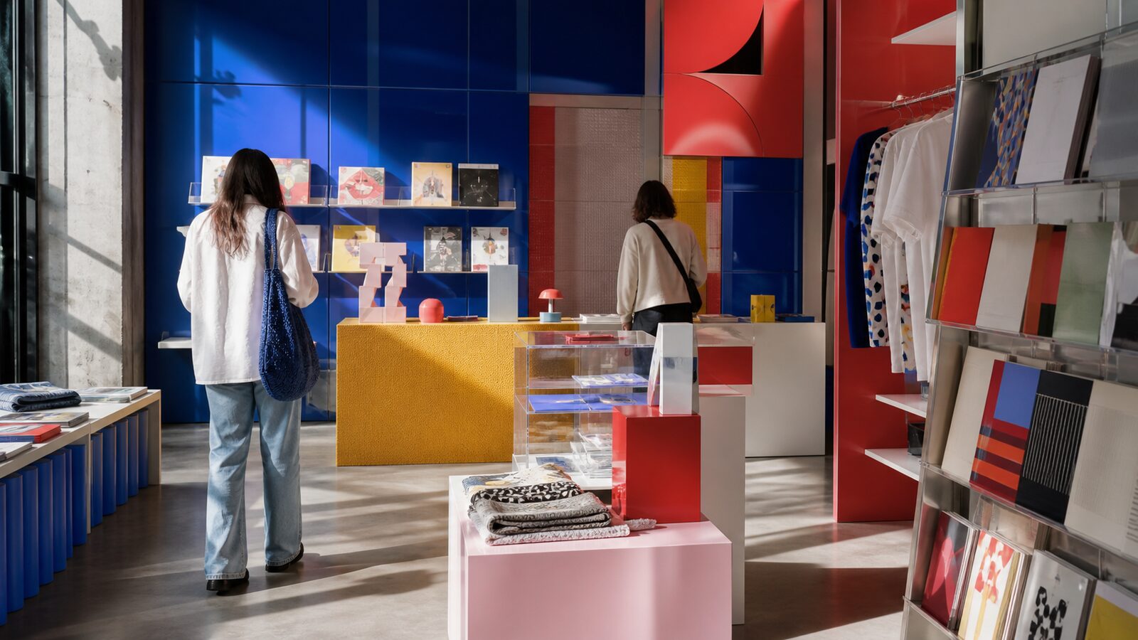 Pop Art aesthetic: In use dossier scene