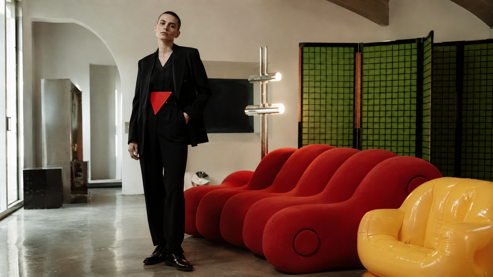 Radical Italian Design aesthetic: Omoro scene dossier scene
