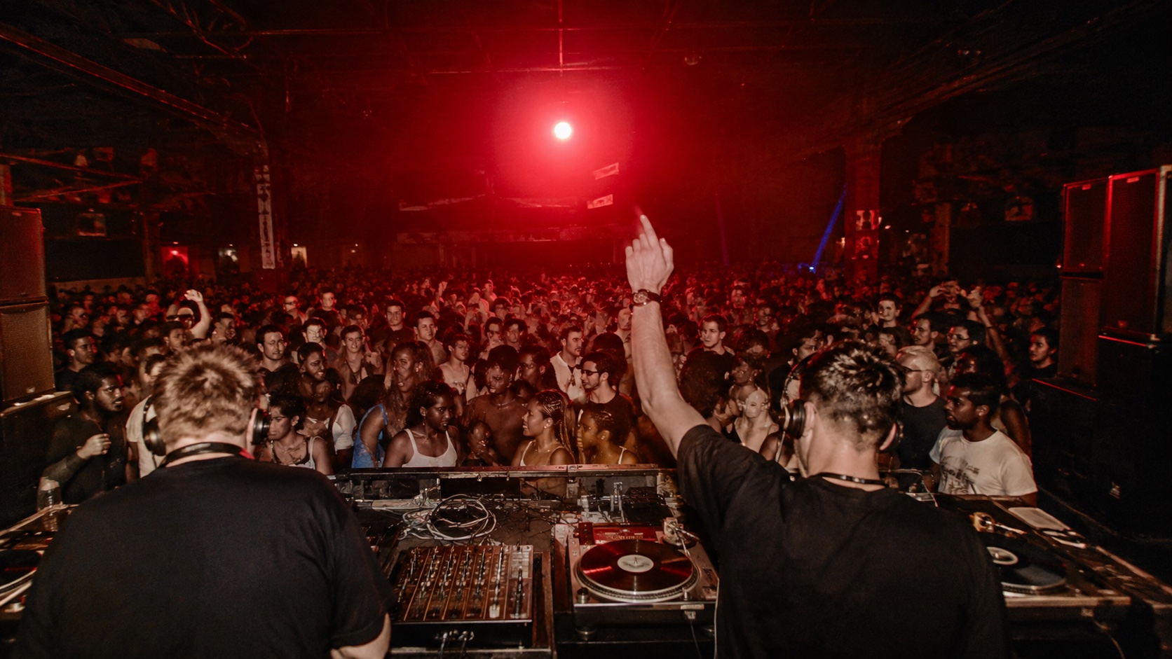 Rave aesthetic: DJ booth dossier scene