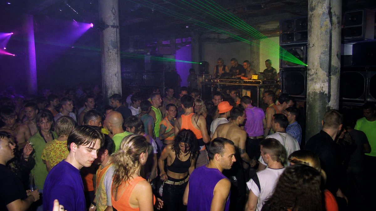 Rave aesthetic: World dossier scene